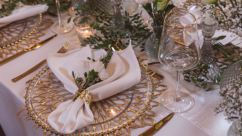 Crystal Gold Luxury Host Box | weddings northamptonshire gallery image 10