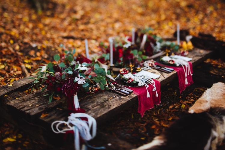 Embracing the Richness of Autumn: Styling Your Dream Wedding Blog about wedding venue styling using autumnal colours and embracing the textures and natural surroundings that autumn brings